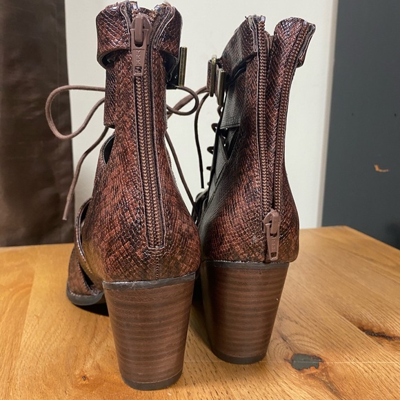 Coconuts by Matisse brown snakeskin bootie lace up/buckles/cut out/heel NEW 7M - Picture 2 of 13